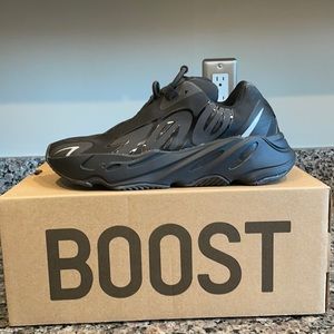 Adidas Yeezy Boost 700 MNVN